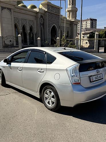 byd e2 2025: Toyota Prius: 2011 г., Гибрид, Хэтчбэк — 3