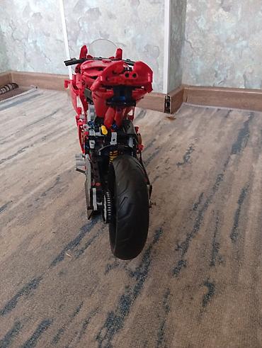 Игрушки: Срочно продаю Лего спортбайк БМВ и Дукати все детали подвижные, куль — 8