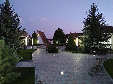 Продажа отелей и хостелов: Продаю отель на Иссык Куле в с. Тамчи . 200 км от г. Бишкек. Участок — 20