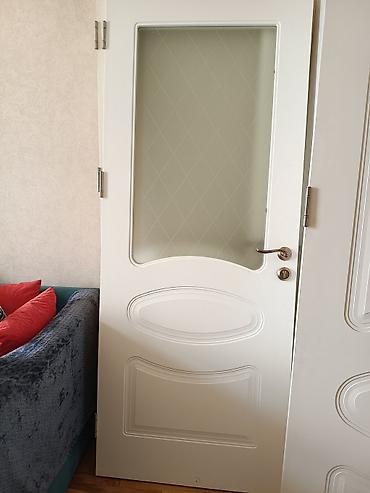 закрыватель двери: Срочно продаются 3 двери с дорогими ручками. 2 со стеклом 200х80, 1 — 2