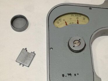 Ostali alati i mašine: Mikrometar 25-50mm za kontrolu tolerancije (0,002mm) sa komparaterom — 3