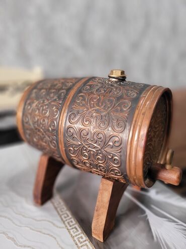 Digər əntiq əşyalar: Antik konyak boçkası satılır. Sovet dövrünün boçkasıdır. Üstü misdir — 3