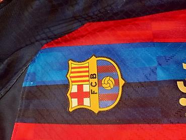 Kişi geyimləri: Məhsul: FC Barcelona 2022/23 ev formasının Robert Lewandowski 9 — 6