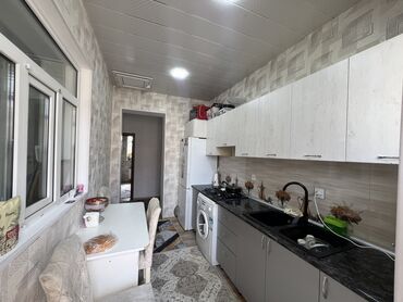 azadliq metrosu yaxinliginda satilan evler: Binəqədi qəs. 3 otaqlı, 90 kv. m, Yeni təmirli