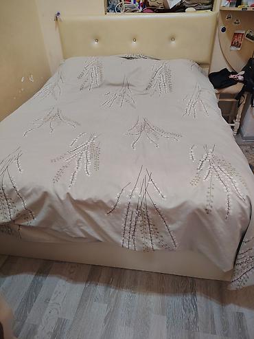 mebel materialı: İki nəfərlik yataq dəsti - Ölçü: təxminən king/queen ölçülü iki — 1