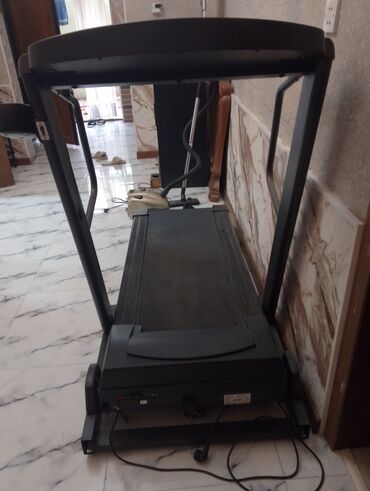 Əlcəklər: Apexfit 9100M qaçış trenajoru - Elektriklə işləyən qaçış yolu, geniş