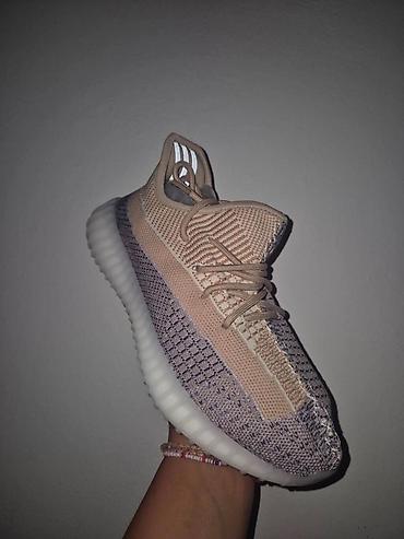 tn drift buzz: Yezzy lepo odradjene
Urezan boost u djonu
36-48
4000din
SS🖤 — 3