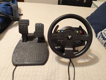 режим 11 т: Набор гоночных рулей и педалей Thrustmaster TMX Force Feedback для