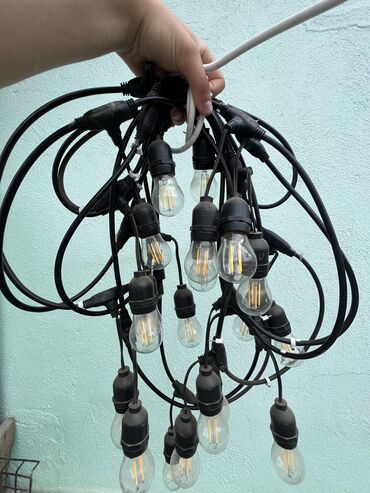 лампы освещения: Продается гирлянда декоративная с лампочками! 10 метров
