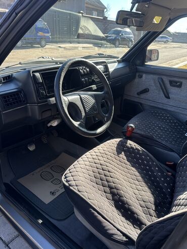 Volkswagen: Volkswagen Jetta: 1988 г., 1.8 л, Механика, Бензин — 7