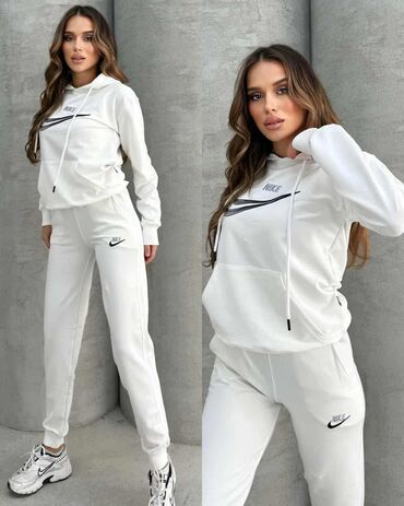 svecane pantalone i tunike: Nike