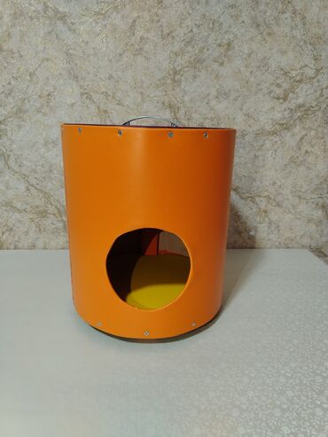 Yuvalar: Yuvarlaq dizaynlı, üzərində dəstəyi olan portativ pişik/kiçik heyvan — 15