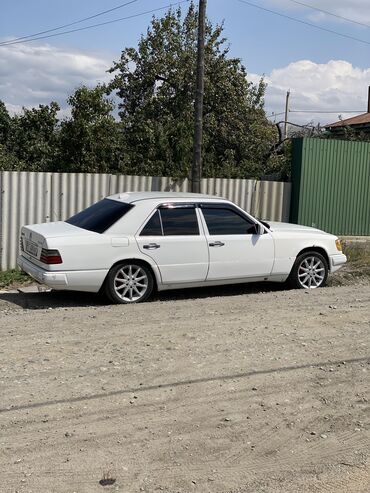 Mercedes-Benz: Mercedes-Benz E-Class: 1993 г., 2 л, Механика, Бензин, Седан — 18