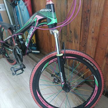 детская велоколяска: Продаю детский велосипед, размер колес 13. Почти новый, девочка быстро