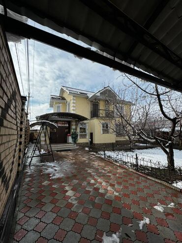 продам дом киргизия 1: 220 м², 5 комнат, С мебелью
