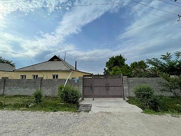 Продажа коттеджей и домов: 🏡 Продается дом в селе Таш-Добо 📍 Улица: Киргизия Характеристики: 📐 — 1