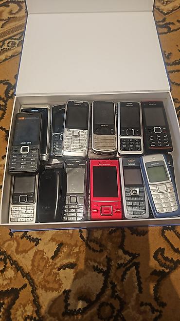 pc case: Коллекция кнопочных телефонов (около 24 шт.) — классические модели — 1