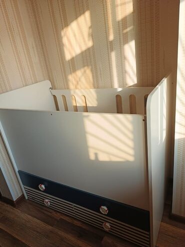 продам детскую кроватку: Для девочки и мальчика, Б/у, Четырехугольная, Колыбель, Без бортиков, С матрасом, Без механизма качания