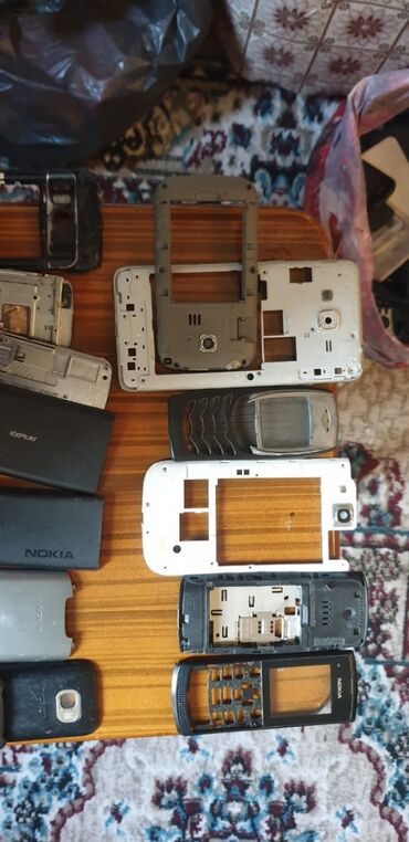 Digər ehtiyat hissələri: Salam her nov kohne das korpus var Telefon usdasi olduqum ucun