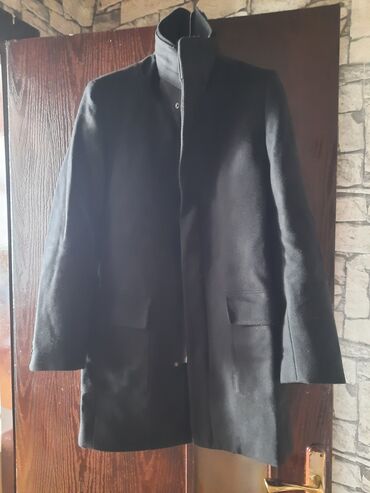 пальто мужское: Kişi üçün palto zara man firması yeni kimidi hec bir defekti yoxdu S