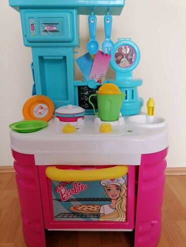 sto i stolice: Prodajem Barbie deciju kuhinju sa razlicitim kuhinjskim dodacima kao