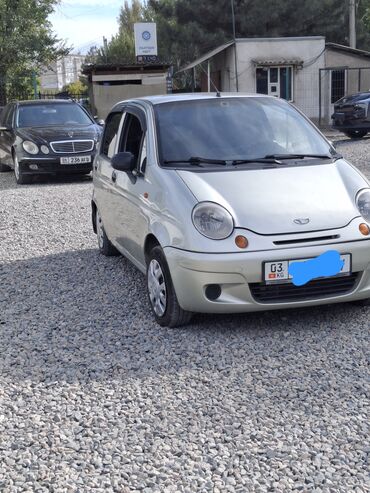 дом на обмен: Хэтчбек Daewoo Matiz серебристого цвета, компактный городской