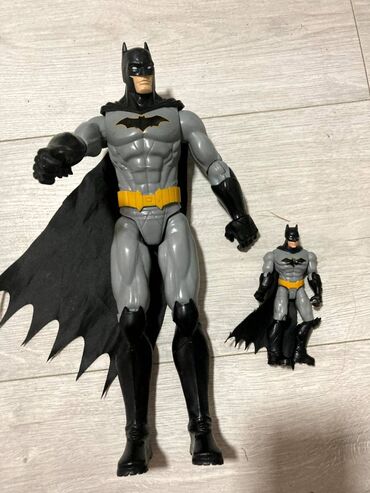 odelo za plivanje za decu: Batman x2 akcione fige

Original 
Cena za obe