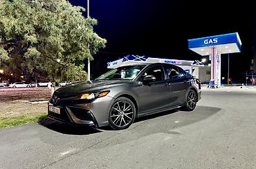 Toyota Camry: 2021 г., 2.5 л, Автомат, Бензин, Седан