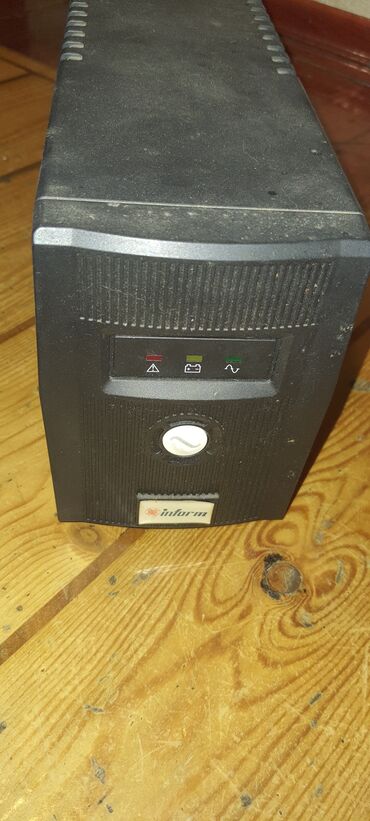 Fasiləsiz enerji təchizatı (UPS): UPS, < 500 Vt, Rozetkaların sayı - 4 — 8