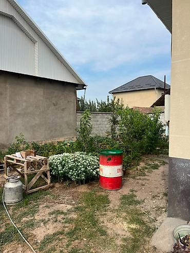 Продажа коттеджей и домов: 🏡 **ПРОДАЁТСЯ ДОМ В ЖИЛМАССИВЕ ОСКОН-ОРДО** Отличный вариант для — 2
