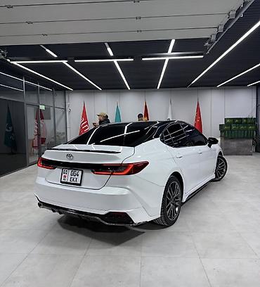Унаа сатуу: Toyota Camry: 2024 г., 2 л, Автомат, Гибрид, Седан — 4