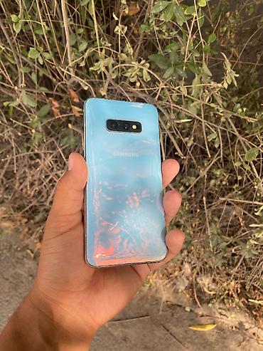 galaxy s20: Samsung Galaxy S10e, Б/у, 128 ГБ, цвет - Голубой, 1 SIM, 2 SIM — 1