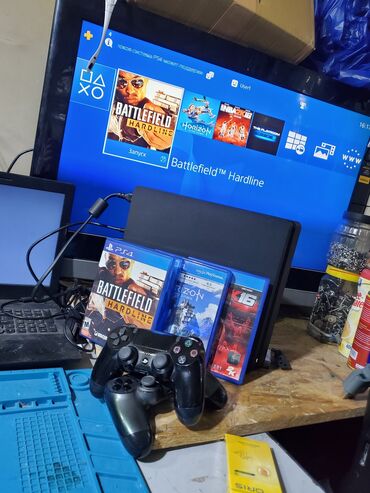 PS4 (Sony PlayStation 4): Playstation 4 slim 500gb, в прекрасном состоянии с двумя оригинальными