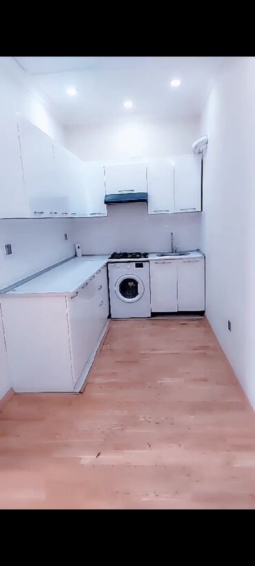 fəhlə prospekti: Azadliq metrosu yeni binanin 3 mert 3 otaq Ayliq 700 azn +700