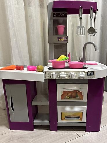 кухыный мебель: Детская игровая кухня Chef Kitchen - Компактная пластиковая кухня с — 1