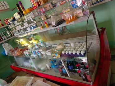Ofis masaları: Satılır _*500 azn* *Üzərində siqaret vitrini ilə birlikdə* *Vitrin