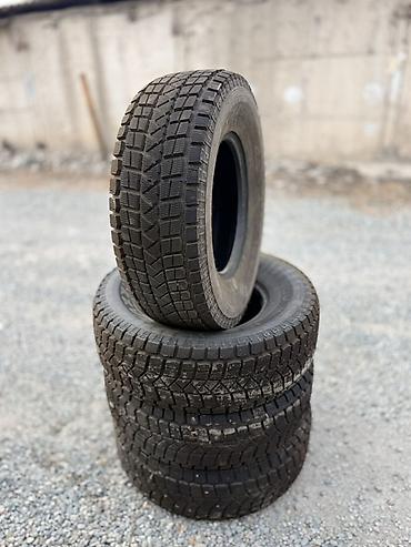 Шины: Шины 265 / 70 / R 16, Зима, Б/у, Комплект, Внедорожные (АТ/МТ), Maxxis — 2