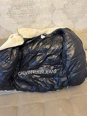 Верхняя одежда: Тедди куртка Calvin Klein Jeans женская Размер на М/Л - Модель — 3
