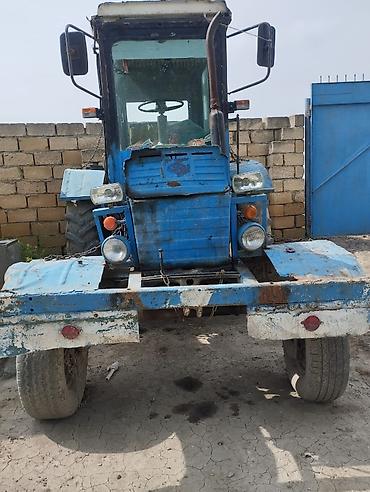 Kənd təssərüfatı avadanlığı: Mavi rəngli kənd təsərrüfatı traktoru - Kabinli konstruksiya: tam — 6