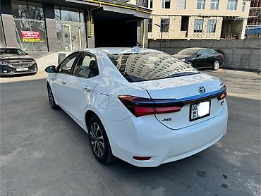 Toyota: Toyota Corolla: 2019 г., 1.8 л, Вариатор, Гибрид, Седан — 4