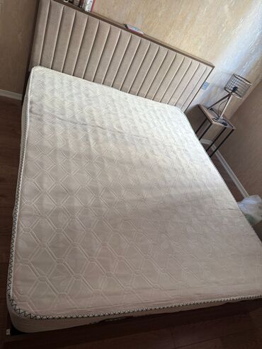 işləmiş taxt: İkinəfərlik çarpayı