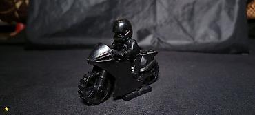 Игрушечный транспорт: - Oyuncaq motosiklet və sürücü fiquru - Mini fiqur qara rəngli kaska — 1