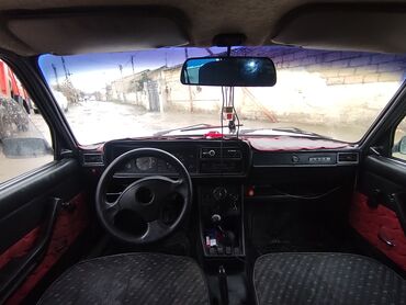 VAZ (LADA): VAZ 2107, ağ rəng, sedan gövdə. Texniki xüsusiyyətlər və təchizat: - — 12