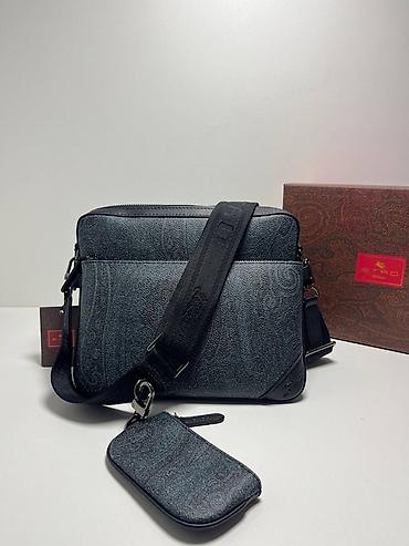 барсетка etro: Сумка ETRO через плечо с фирменным пейсли-принтом. - Формат — 2