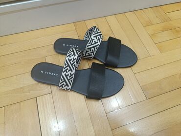 satenske spavacice i ogrtaci: Sandals, SinSay, 41