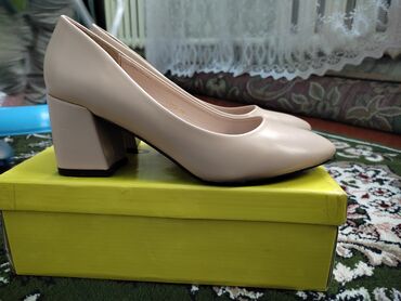 женский обувь размер 38: Туфли 38, цвет - Бежевый