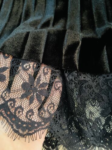 Ətəklər: Maksi Ətək, Stradivarius, Velür, M, L — 10