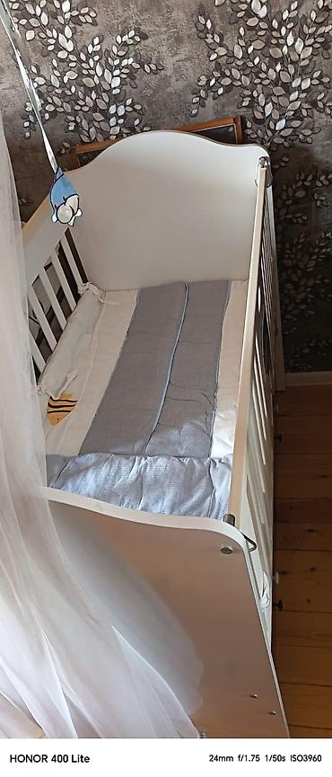 uşaq besik: Uşaq beşiyi – ağ rəngdə, taxta konstruksiyalı - Yanları barmaqlı — 2