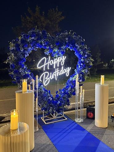 фоторамки электронные: Аренда фотозоны «Happy Birthday» в синих тонах - Большое сердце из — 1