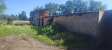 1 bedroom: Площадь 95м°2. площадь участка 52сотки. ремонт: старый. тип сделки  — 5